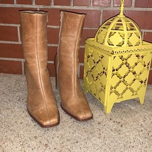 JE ZELLE Leather Boot